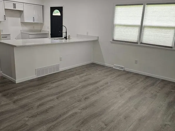 350 Crestline Ct #B, Lowell, IN 46356