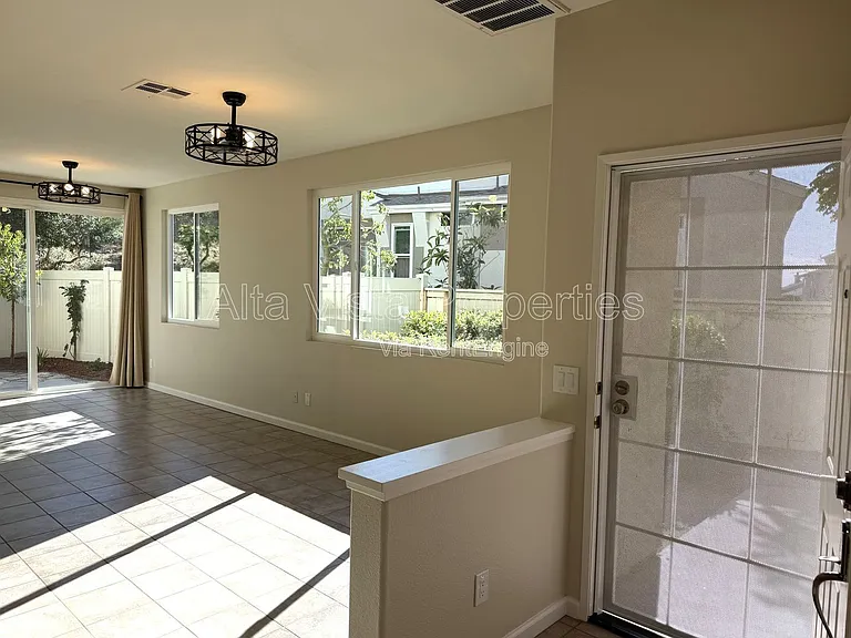 11877 Spruce Run Dr #B — Photo 3