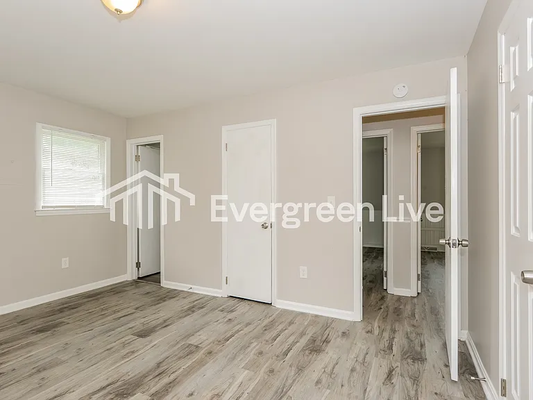 1011 Holly Dr — Photo 12