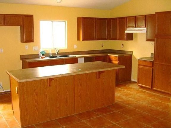 3rd image of 12745 W Dahlia Dr