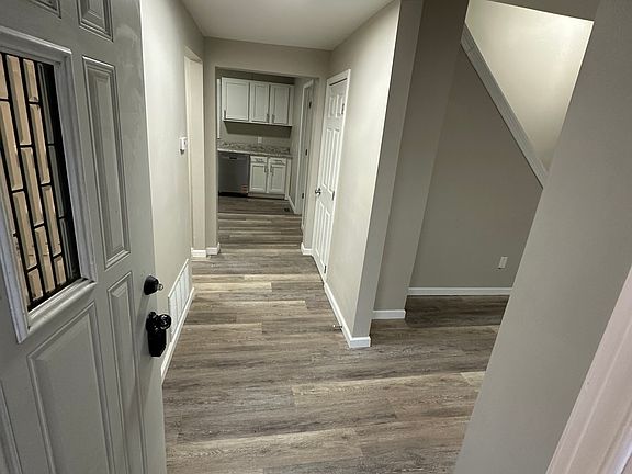 3rd image of 215 Oak Ave
