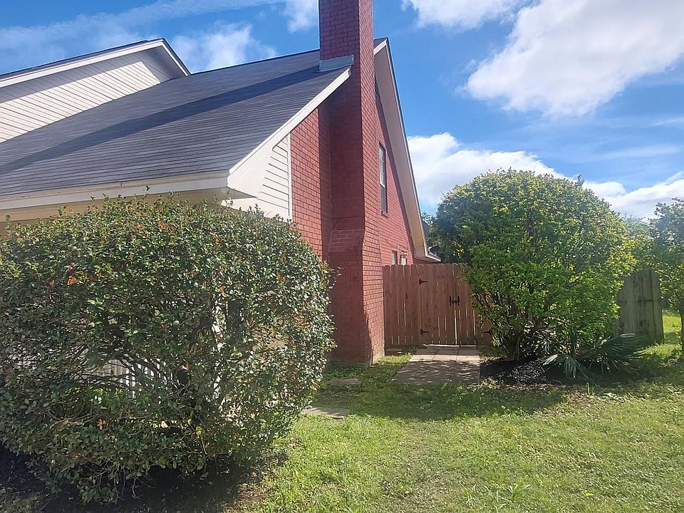 End unit with beautiful brick exterior & enclosed patio area.