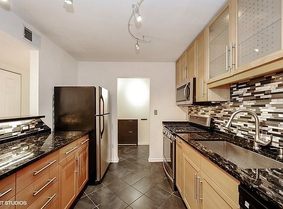 3rd image of 5001 Carriageway Dr APT 202