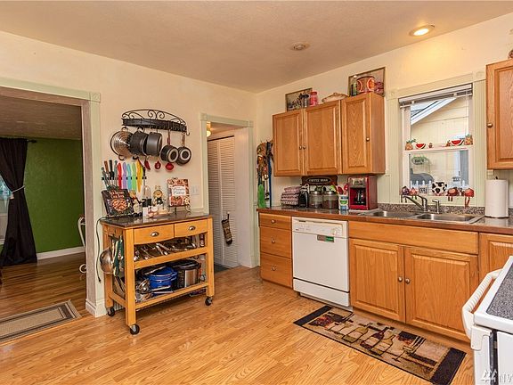 2nd image of 406 Jackson St