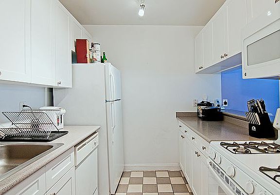 5th image of 88 Greenwich St APT 322