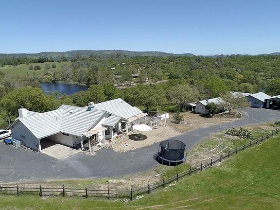 3rd image of 3785 Wagonwheel Dr