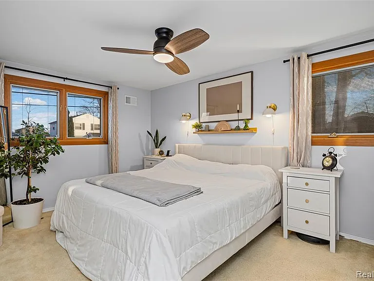 38027 Mallast St — Photo 24
