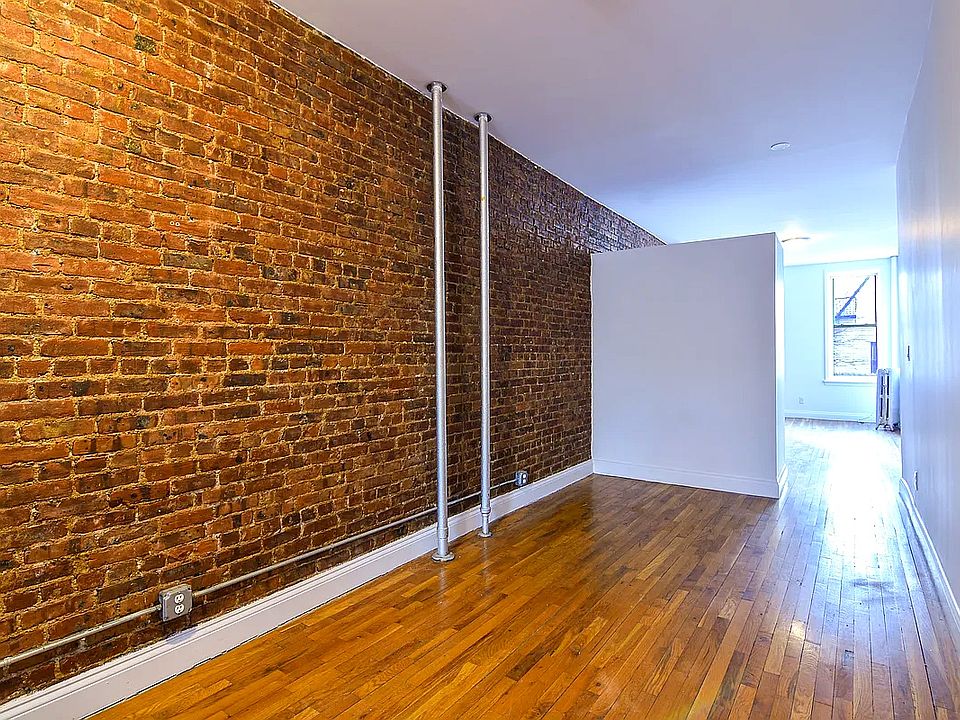 2nd image of 134 Dikeman St APT 1R