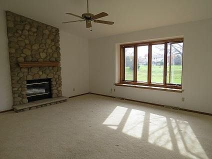 4th image of N107W16031 Creek Ter
