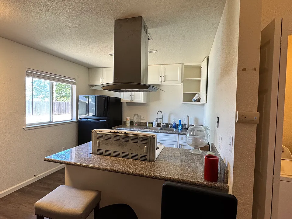 203 Lualan Ln #D