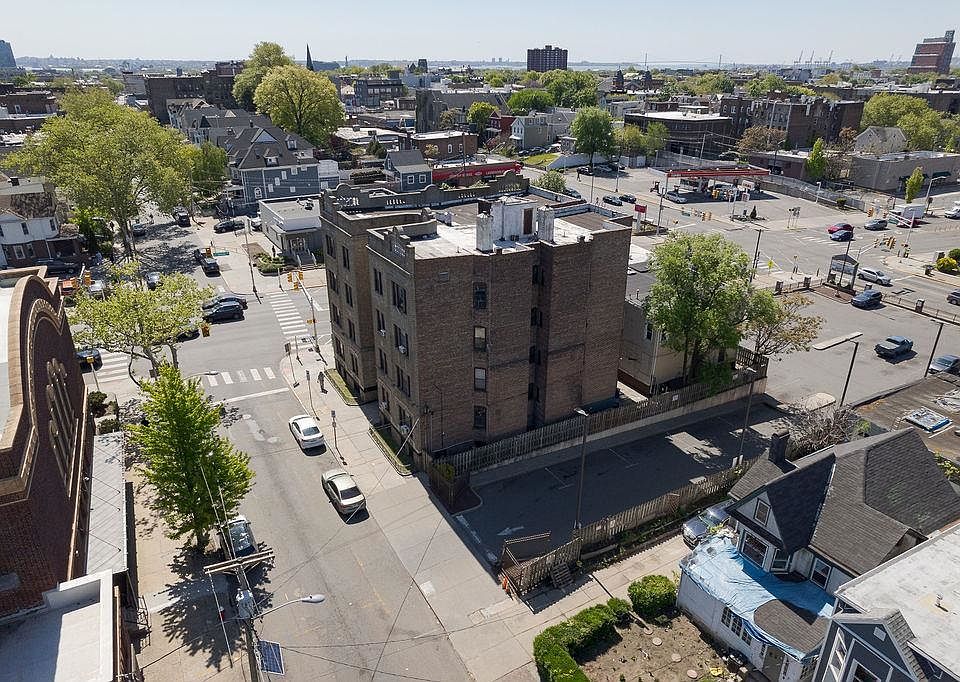 1st image of 203 Harrison Ave #33A