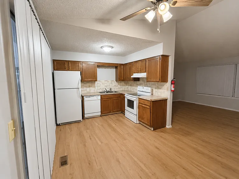 1224 E Selma St — Photo 18
