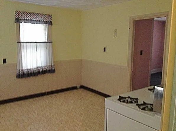 72 Ethan St, Providence, RI 02909