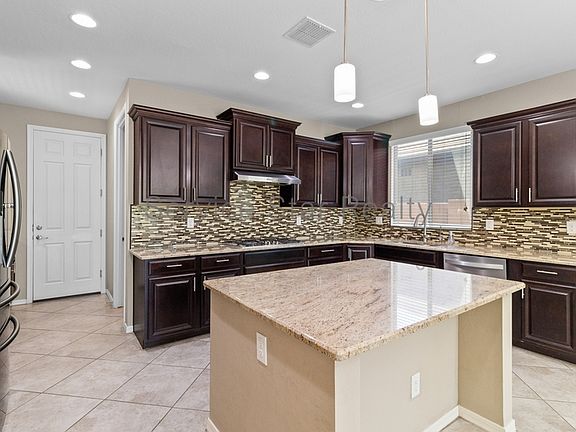 4th image of 180 E Horseshoe Dr