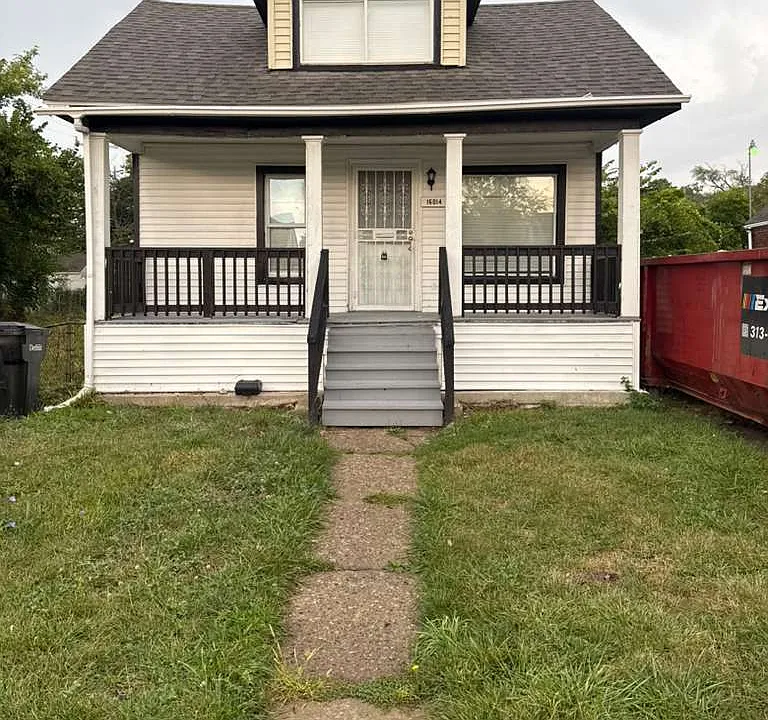 16014 Hemlock St