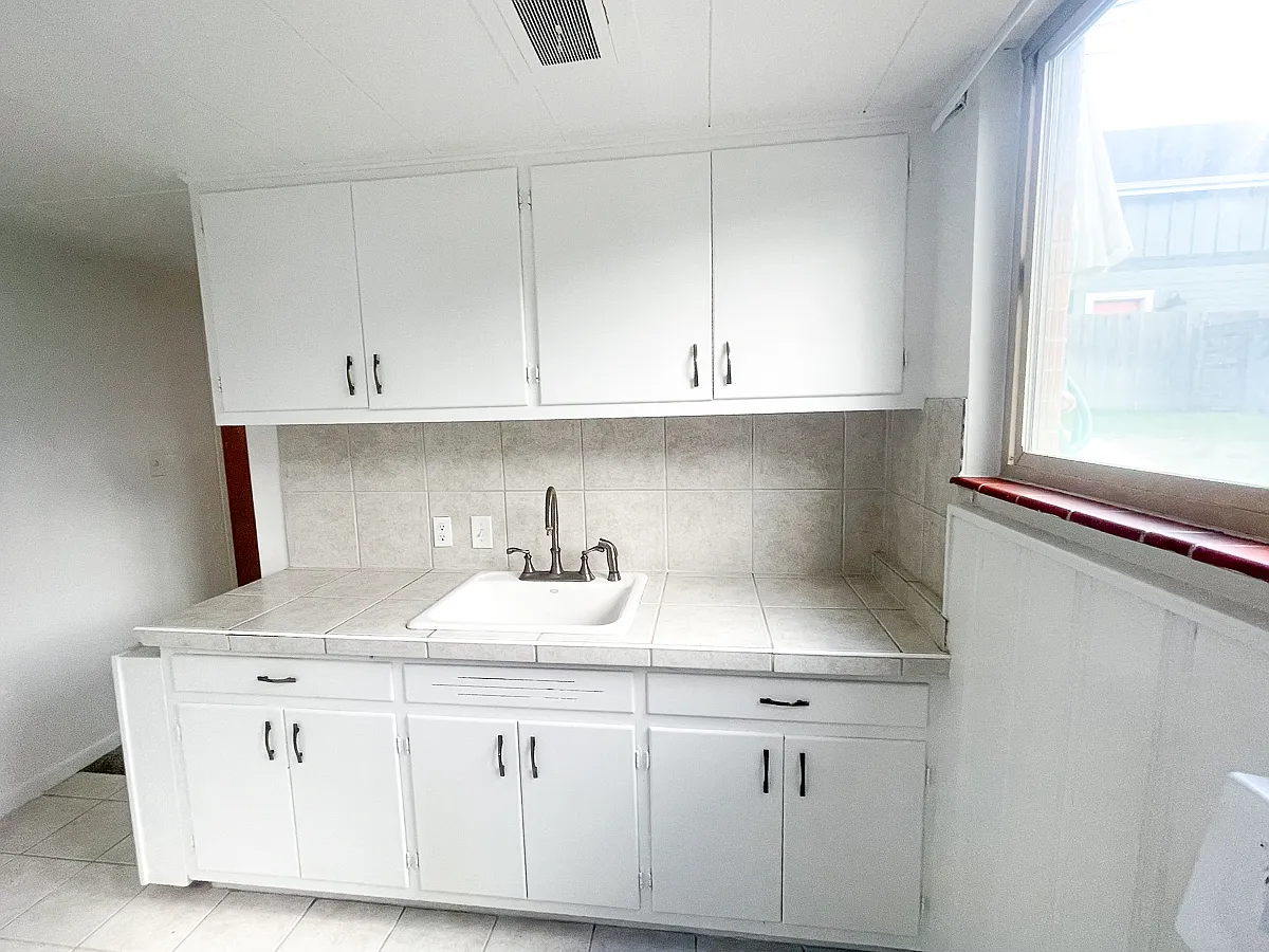 1 bed, 700 sqft, $1,300 — Photo 2