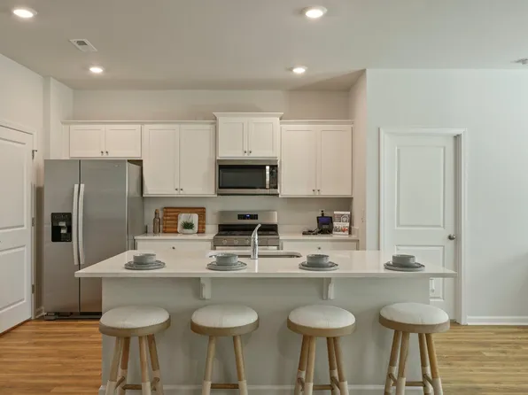 1053 Laurel Oaks Dr, Summerville, SC 29483