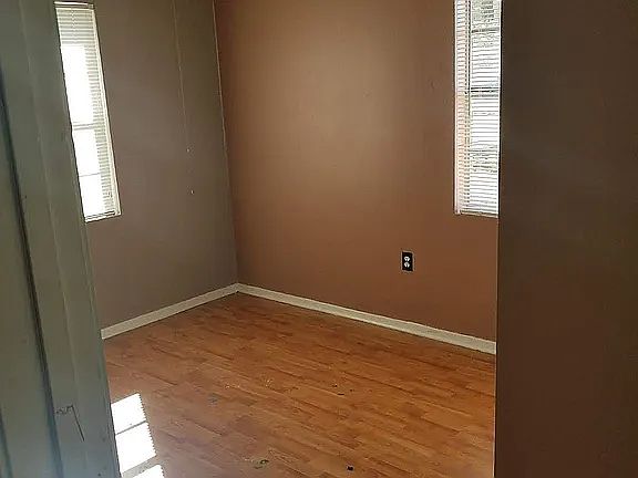 1st image of 808 Shirley Dr