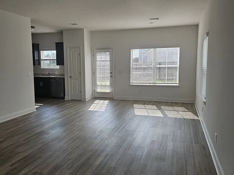 100 Cohen Dr — Photo 6