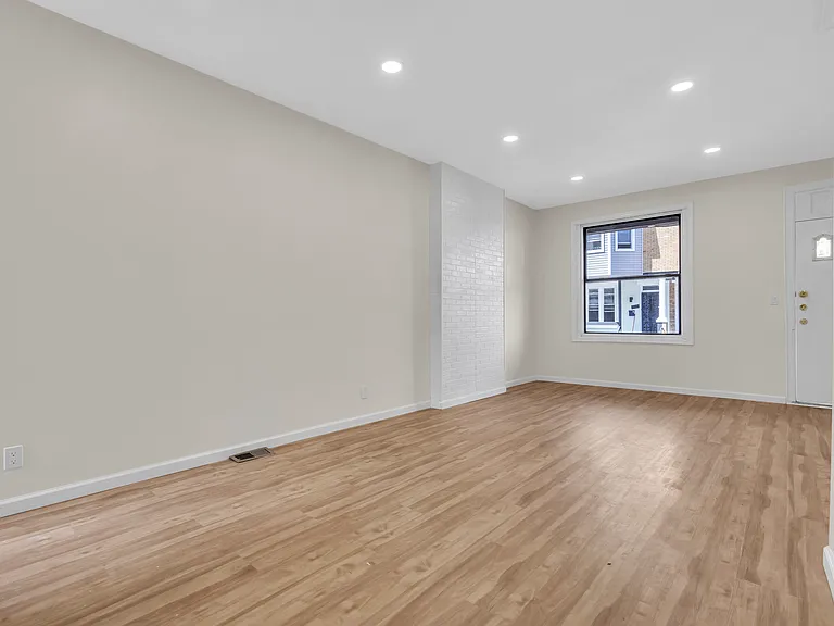 241 N Ruby St — Photo 16