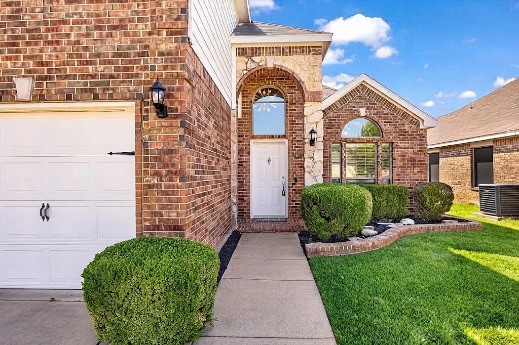 5 bed, 2589 sqft, $3,495 — Photo 3