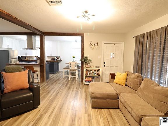 3rd image of 106 Mauldin Dr