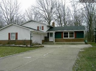 26677 Sweetbriar Dr, North Olmsted, OH