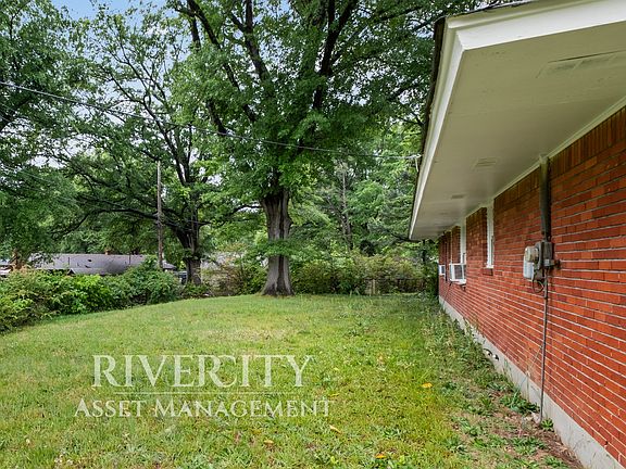 3rd image of 1381 Laudeen Dr