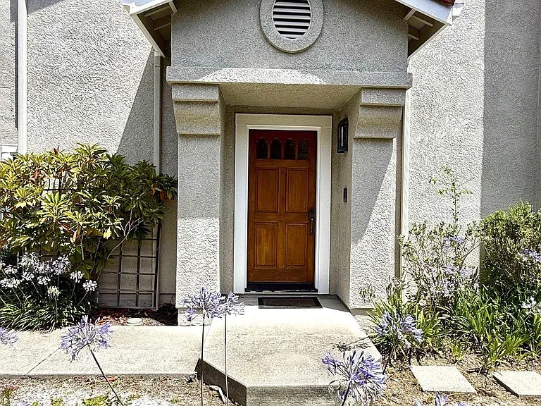 365 Bellflower Dr — Photo 3
