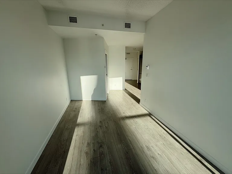 97 W Georgia St #1617 — Photo 7