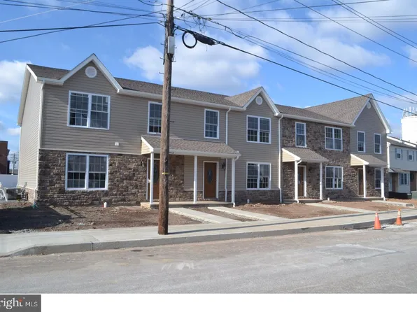 16 Belmont Ave APT 4, Quakertown, PA 18951