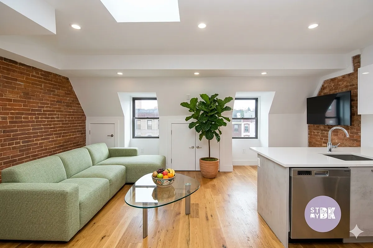 Building Photo - 1239 Pacific St #5F
