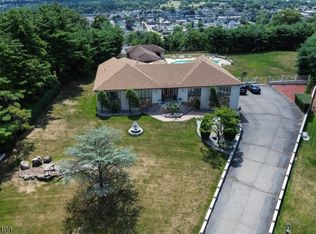 8 Lookout Point Trail, Totowa, NJ