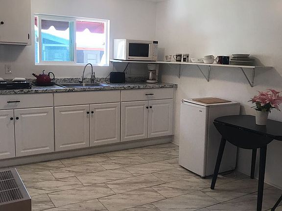 5th image of 837 Elyria Dr #1/2