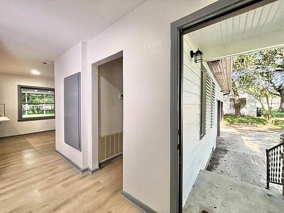 2nd image of 2419 Meadow Ln