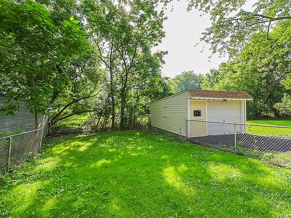 4th image of 5077 Greenhurst Dr