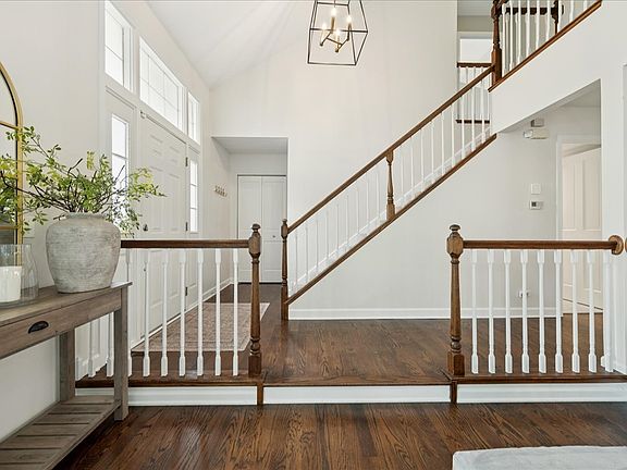 4th image of 1148 Oxford Ln