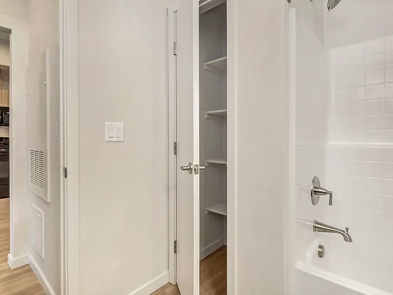 Parkway Apartments — Photo 52