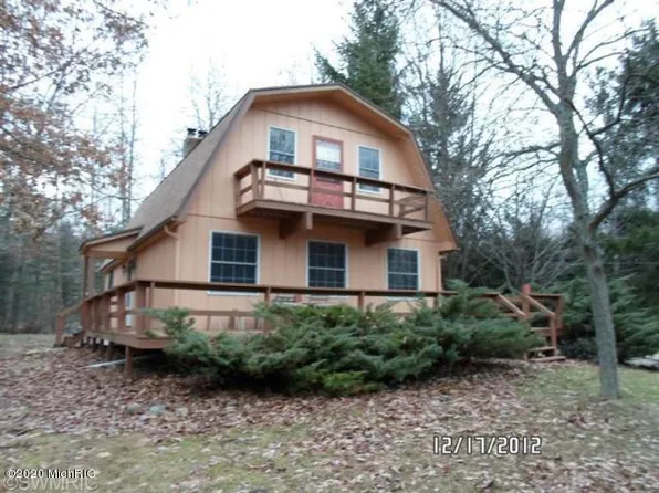 8494 Highland Trl, Stanwood, MI 49346