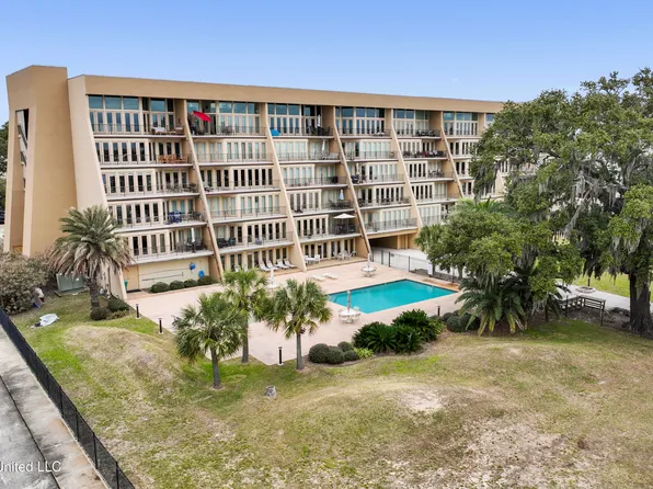 520 Beach Blvd APT 405, Biloxi, MS 39530