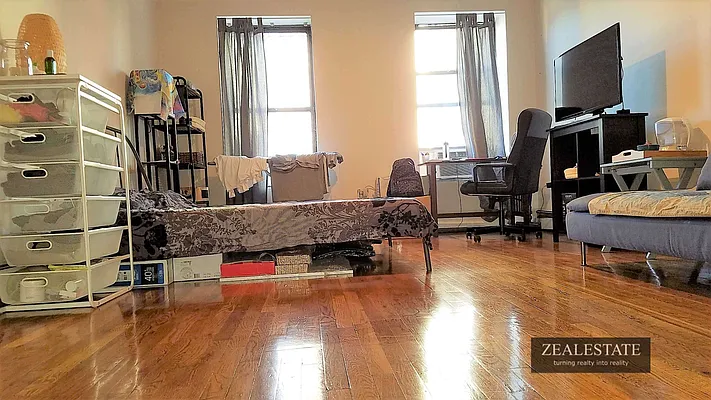 Rented by ZealEstate Group Inc | media 42