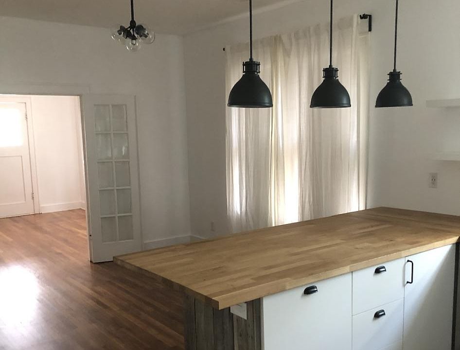 1st image of 215 Devine St
