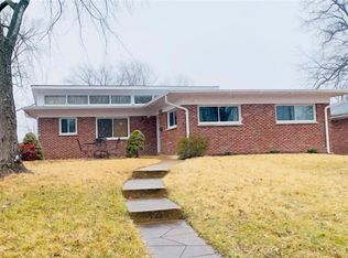 916 Dalkeith Ln, Saint Louis, MO 63132