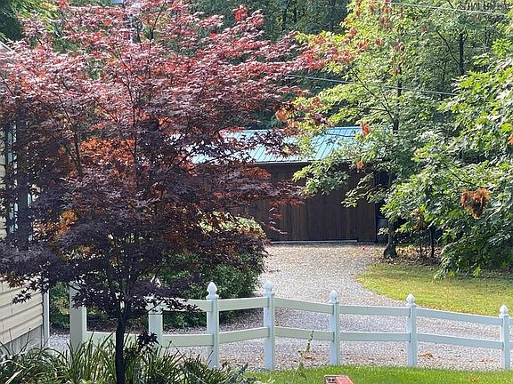 3rd image of 209 Swabby Ln