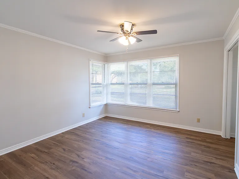 2400 Hampstead Ln — Photo 14