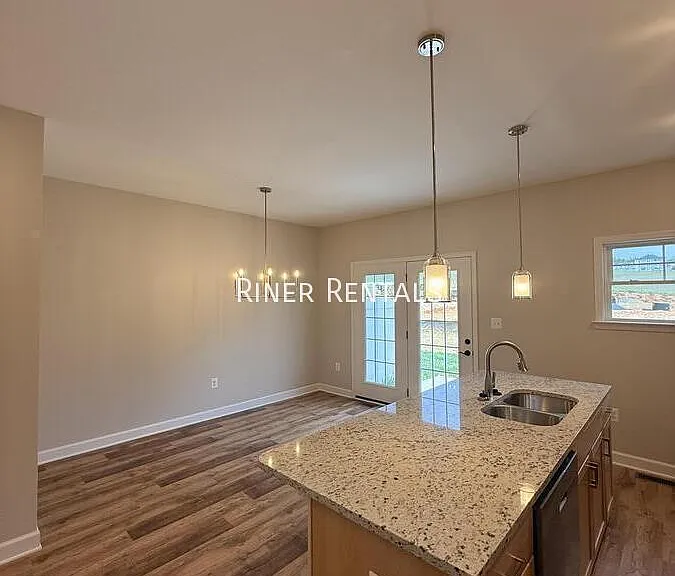 1327 Derby Dr — Photo 8