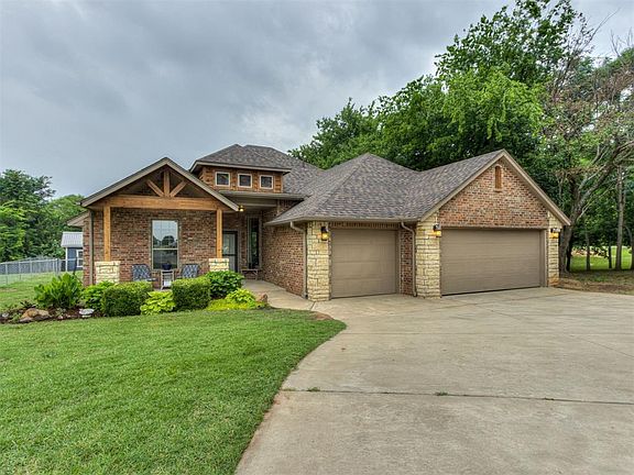 2nd image of 501 Arrowhead Dr