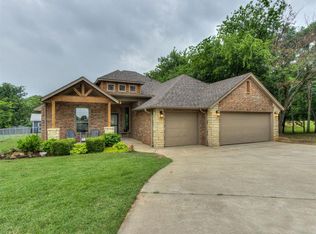 501 Arrowhead Dr, Tuttle, OK 73089