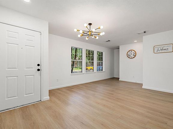 5th image of 6318 Mountain Pines Lane