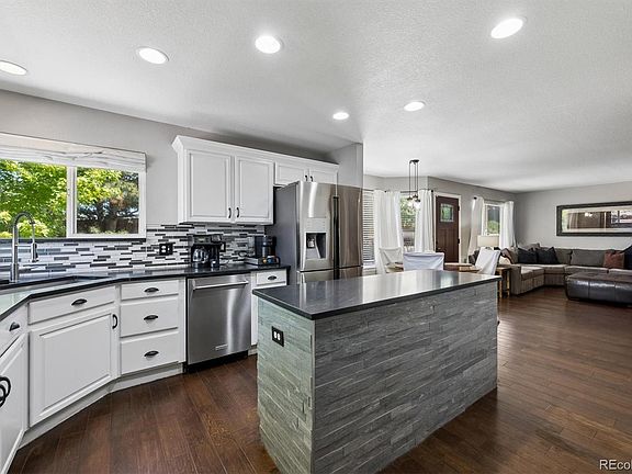 5th image of 9962 Hawthorne Street